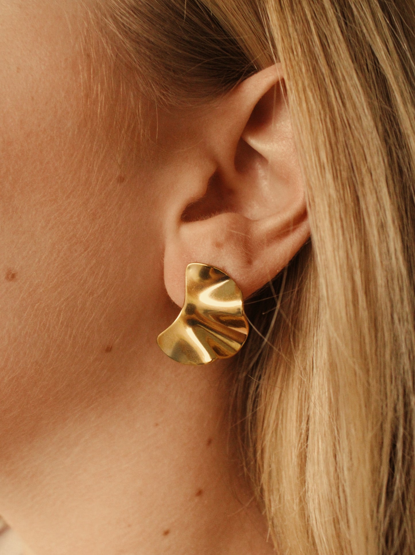 The Serena Gold Wavy Stud