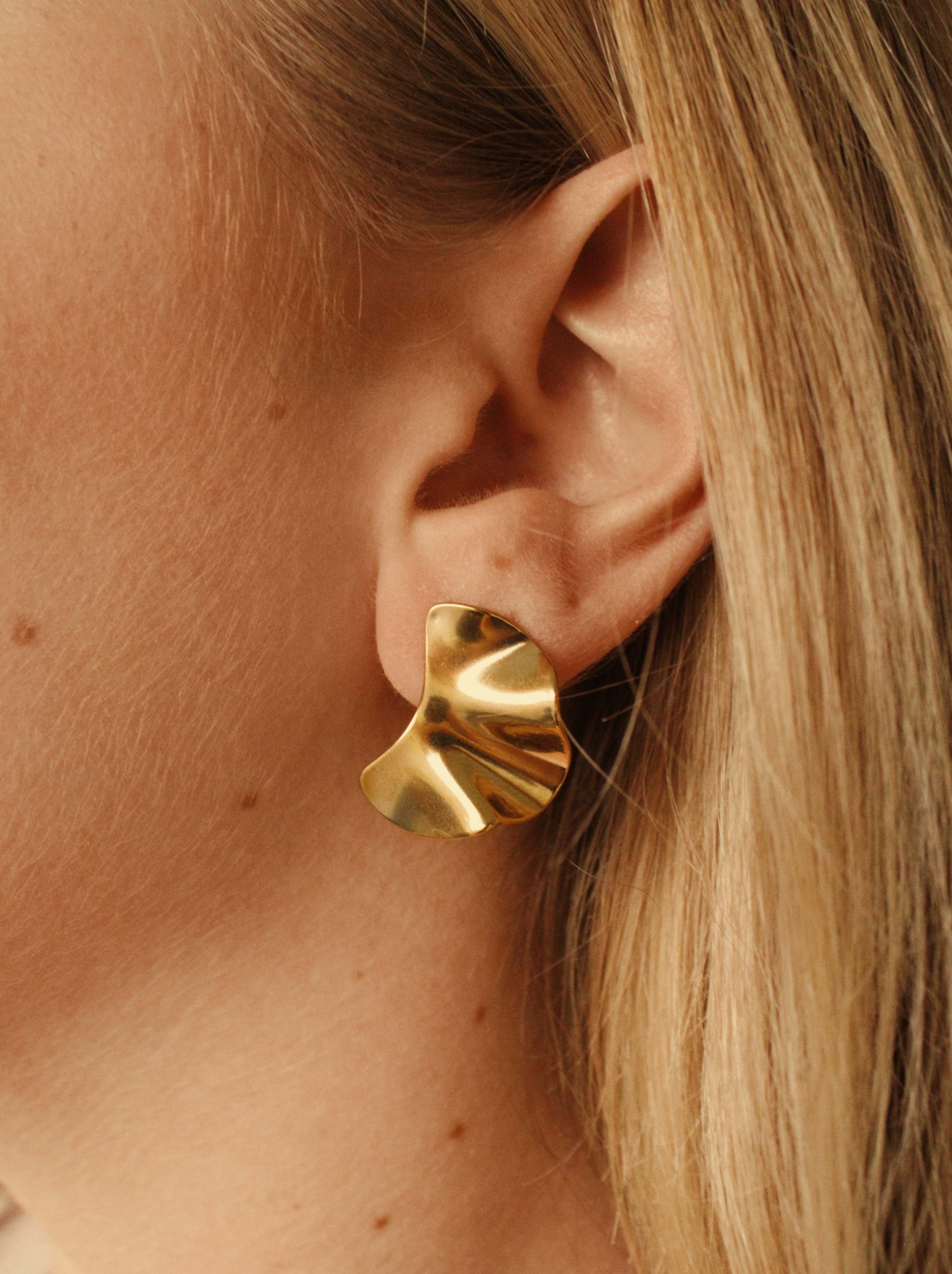 The Serena Gold Wavy Stud